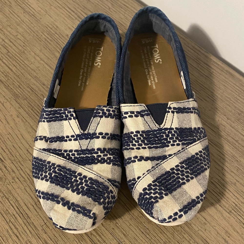 Tom's Navy Denim Embroidered 6.5